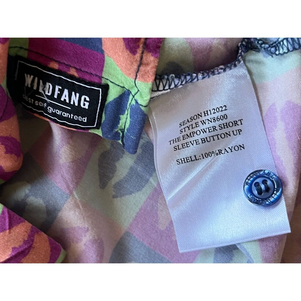 WILDFANG Pink Lip Pattern The Empower Button Up Shirt Top   Women's Size Small - Picture 5 of 9